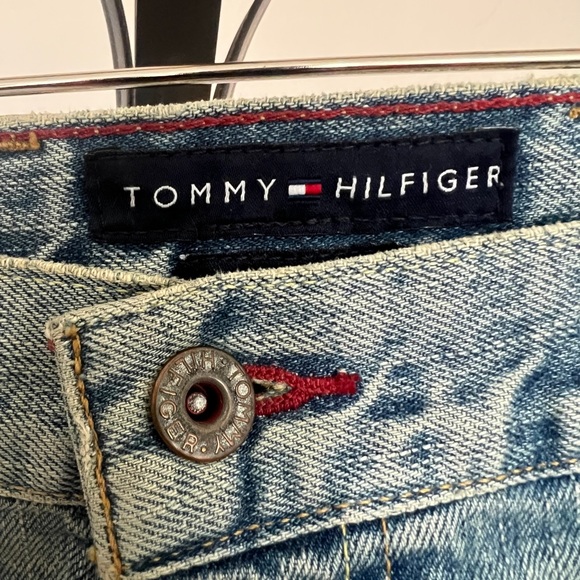 Tommy Hilfger Relax Fit Jeans - Picture 2 of 8
